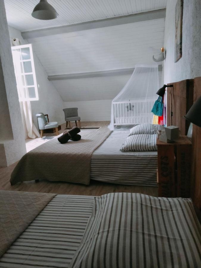 Chambre Familiale Anna "Mon Lit Au Pre" , Jusqu'A 4 Adultes Et 2 Enfants Avec Piscine Familles, Couples Ou Femmes Seulement Pontours ภายนอก รูปภาพ