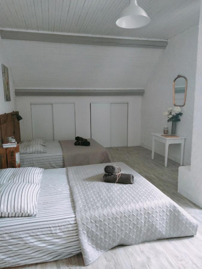 Chambre Familiale Anna "Mon Lit Au Pre" , Jusqu'A 4 Adultes Et 2 Enfants Avec Piscine Familles, Couples Ou Femmes Seulement Pontours ภายนอก รูปภาพ