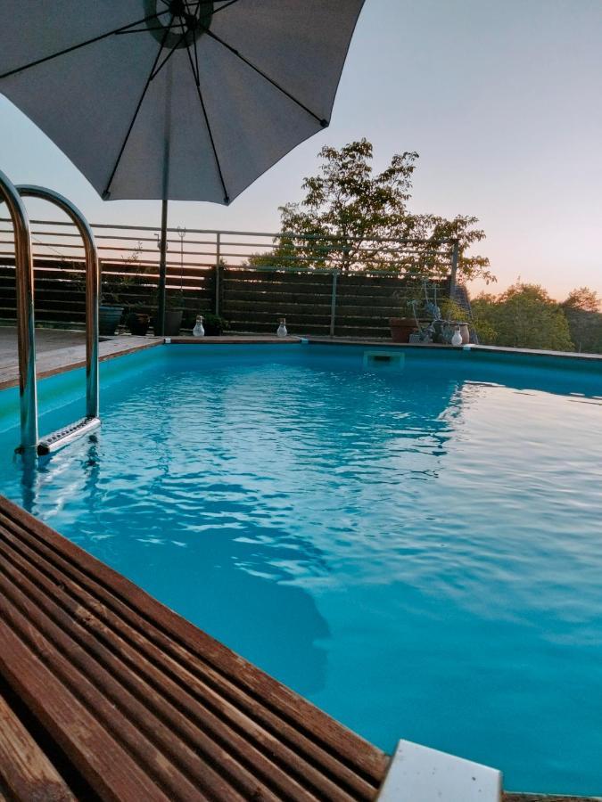Chambre Familiale Anna "Mon Lit Au Pre" , Jusqu'A 4 Adultes Et 2 Enfants Avec Piscine Familles, Couples Ou Femmes Seulement Pontours ภายนอก รูปภาพ
